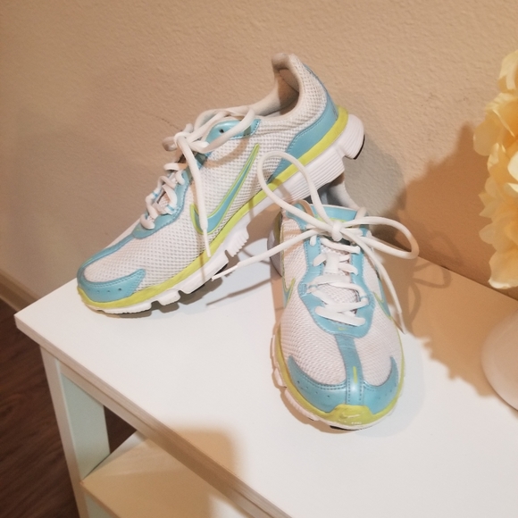 Nike Shoes - Nike Zoom